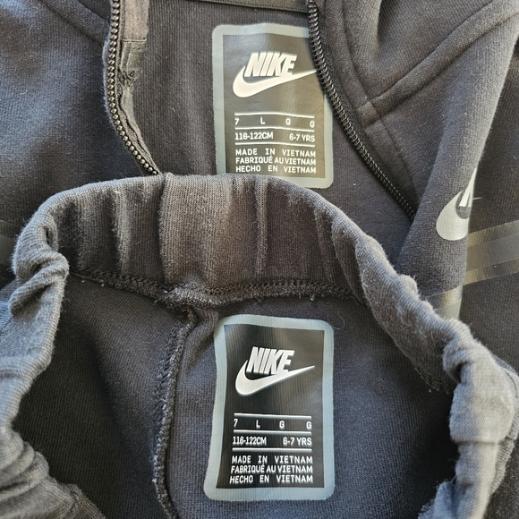 Nike Tech Fleece Full-zip Hoodie and Jogger Set In Black, Size 6-7 - Picture 7 of 10